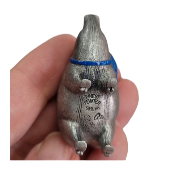 Pewter Pig Proudly Wearing His First Prize Blue Ribbon Approx 1.75"L x .75"W - Picture 9 of 9